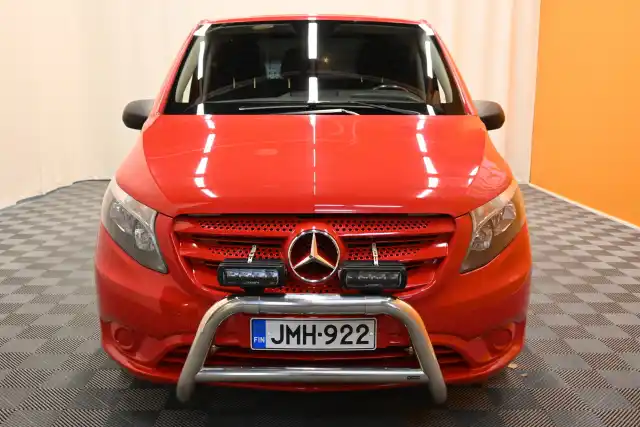 Punainen Pakettiauto, Mercedes-Benz Vito – JMH-922