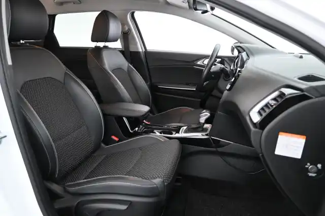 Valkoinen Farmari, Kia Ceed – JMI-879