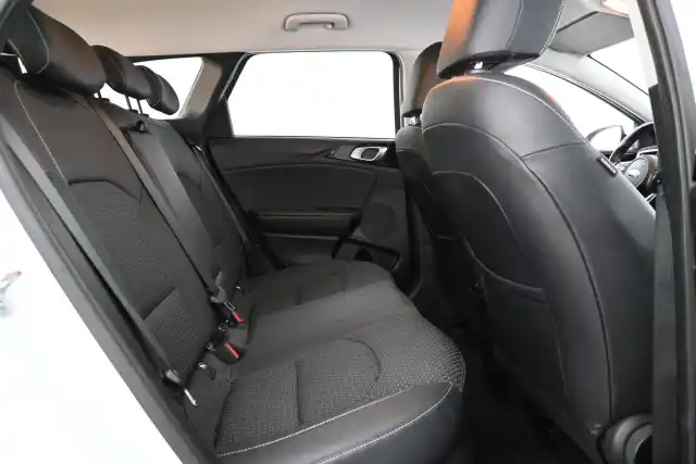 Valkoinen Farmari, Kia Ceed – JMI-879