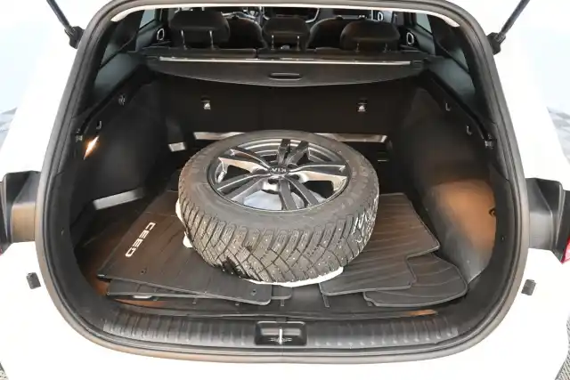 Valkoinen Farmari, Kia Ceed – JMI-879