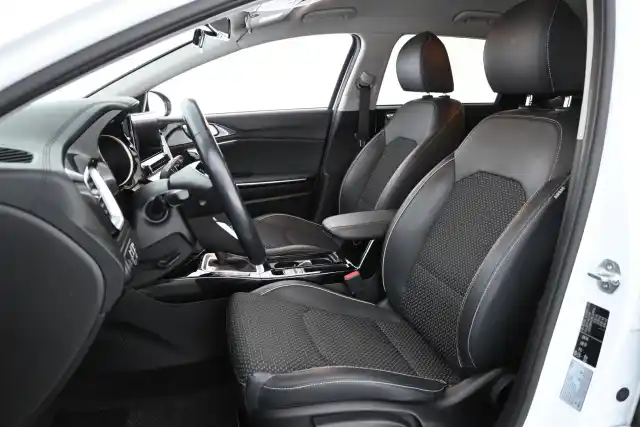 Valkoinen Farmari, Kia Ceed – JMI-879