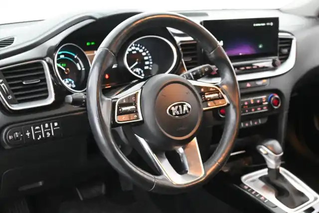 Valkoinen Farmari, Kia Ceed – JMI-879