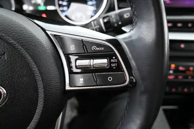 Valkoinen Farmari, Kia Ceed – JMI-879