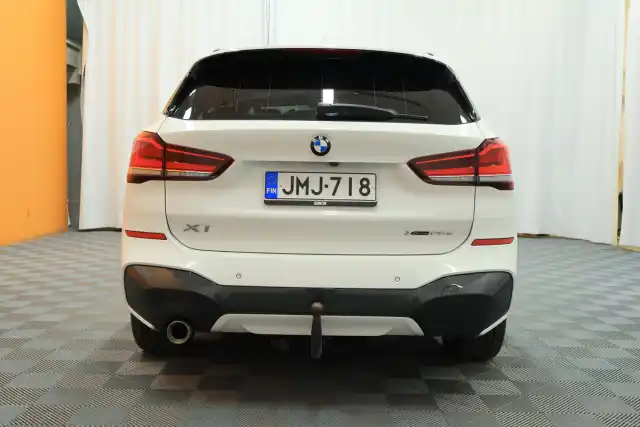 Valkoinen Maastoauto, BMW X1 – JMJ-718