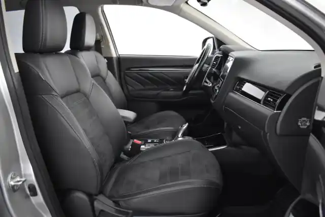 Harmaa Maastoauto, Mitsubishi Outlander PHEV – JMJ-922