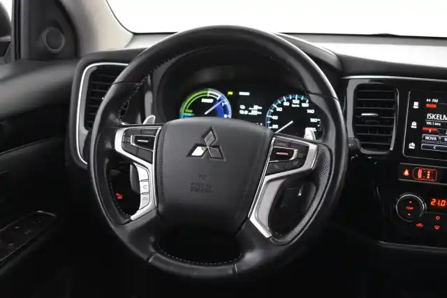 Harmaa Maastoauto, Mitsubishi Outlander PHEV – JMJ-922