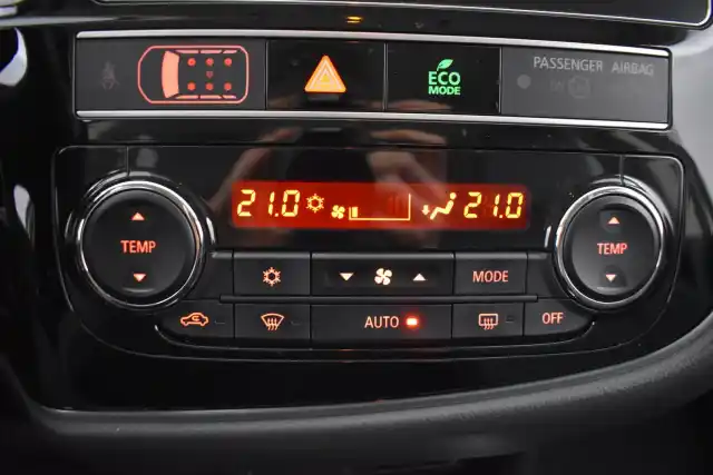 Harmaa Maastoauto, Mitsubishi Outlander PHEV – JMJ-922