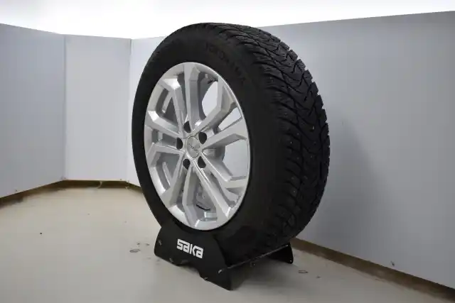 Harmaa Maastoauto, Mitsubishi Outlander PHEV – JMJ-922