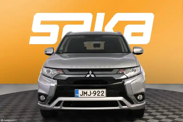 Harmaa Maastoauto, Mitsubishi Outlander PHEV – JMJ-922
