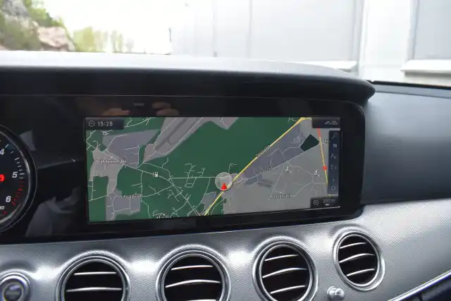 Harmaa Farmari, Mercedes-Benz E – JMJ-976