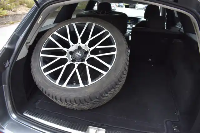 Harmaa Farmari, Mercedes-Benz E – JMJ-976