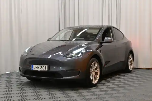 Harmaa Tila-auto, Tesla Model Y – JMK-301