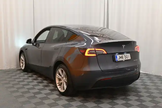 Harmaa Tila-auto, Tesla Model Y – JMK-301