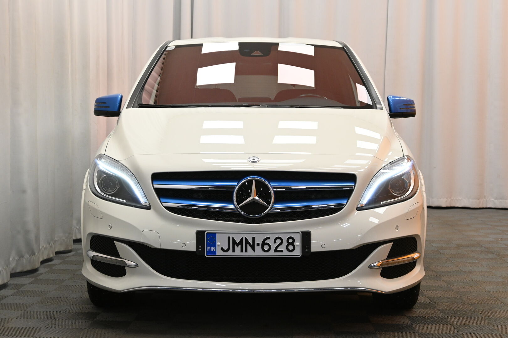 Valkoinen Farmari, Mercedes-Benz B – JMN-628