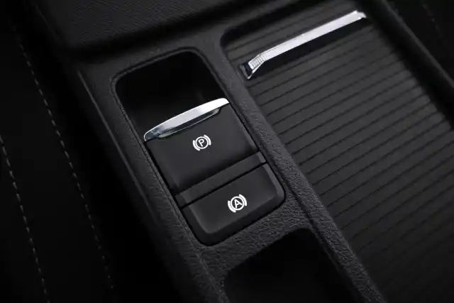 Musta Farmari, Skoda Octavia – JMO-245