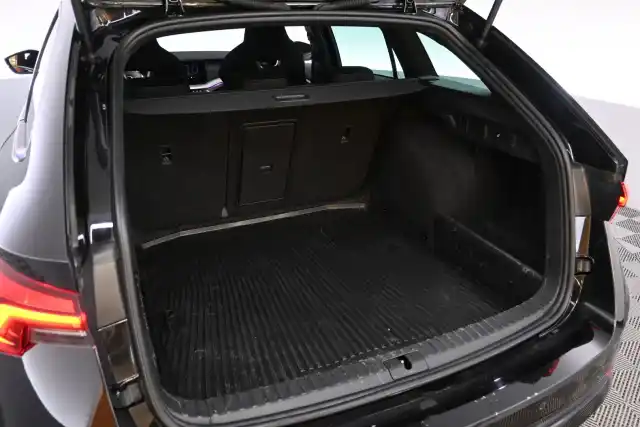 Musta Farmari, Skoda Octavia – JMO-245