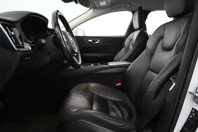 Valkoinen Farmari, Volvo V60 – JMT-148