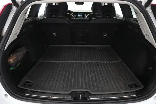Valkoinen Farmari, Volvo V60 – JMT-148