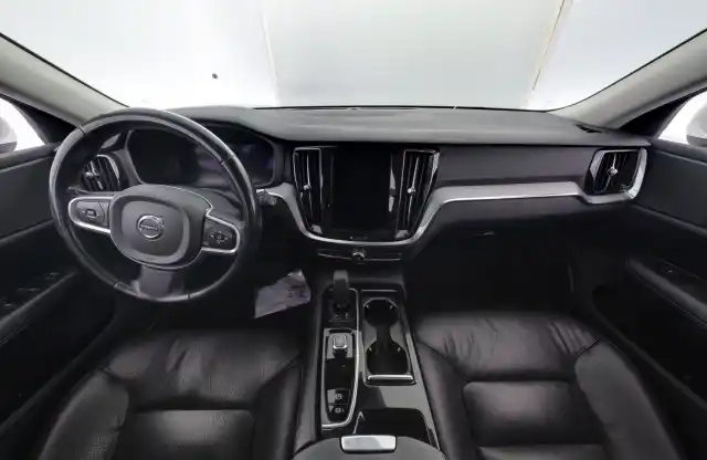 Valkoinen Farmari, Volvo V60 – JMT-148