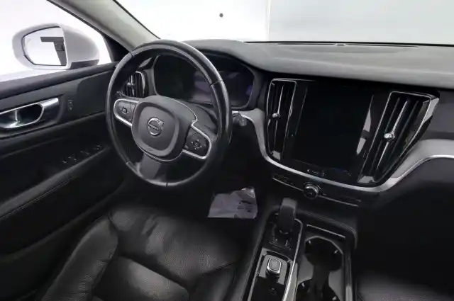 Valkoinen Farmari, Volvo V60 – JMT-148