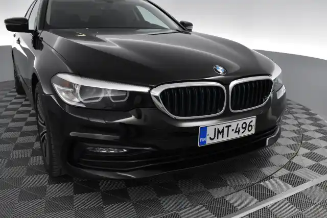 Musta Sedan, BMW 530 – JMT-496