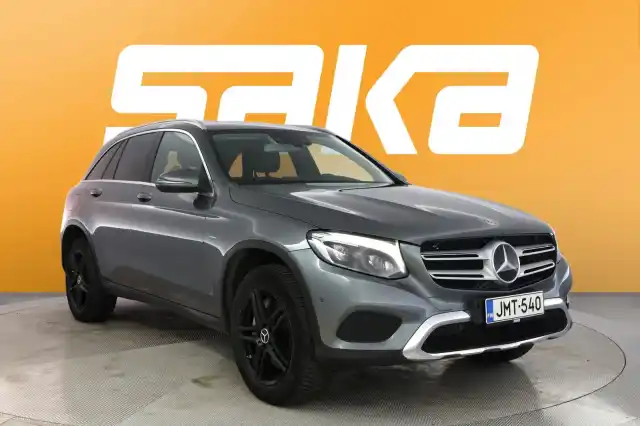 Harmaa Maastoauto, Mercedes-Benz GLC – JMT-540