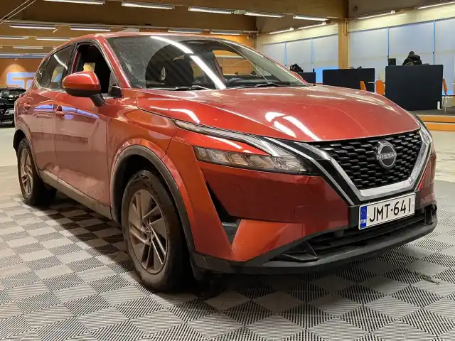 Punainen Maastoauto, Nissan Qashqai – JMT-641