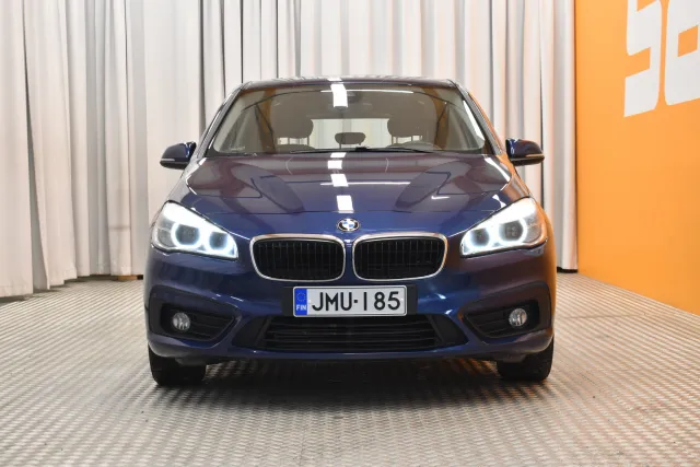 Sininen Tila-auto, BMW 218 – JMU-185