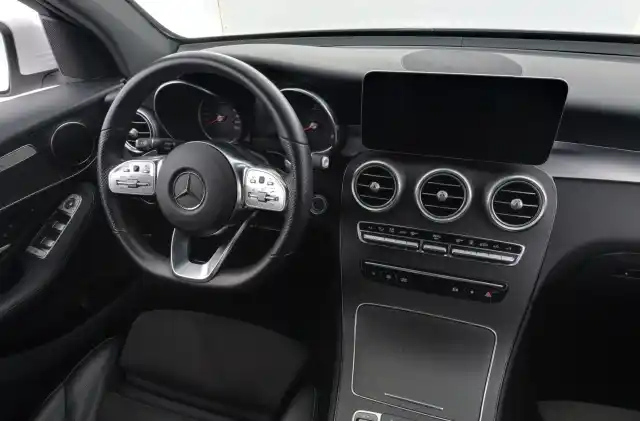 Valkoinen Maastoauto, Mercedes-Benz GLC – JMY-414