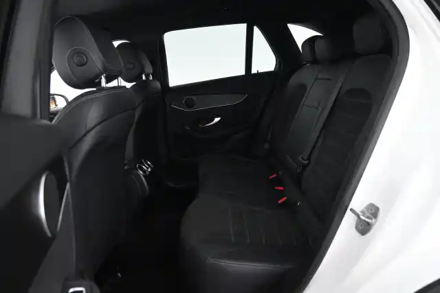 Valkoinen Maastoauto, Mercedes-Benz GLC – JMY-414