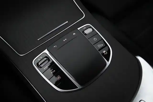Valkoinen Maastoauto, Mercedes-Benz GLC – JMY-414