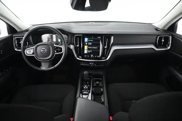 Musta Farmari, Volvo V60 – JMY-823