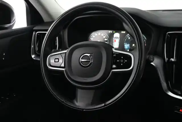 Musta Farmari, Volvo V60 – JMY-823