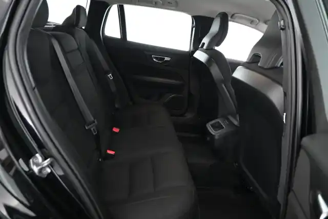 Musta Farmari, Volvo V60 – JMY-823