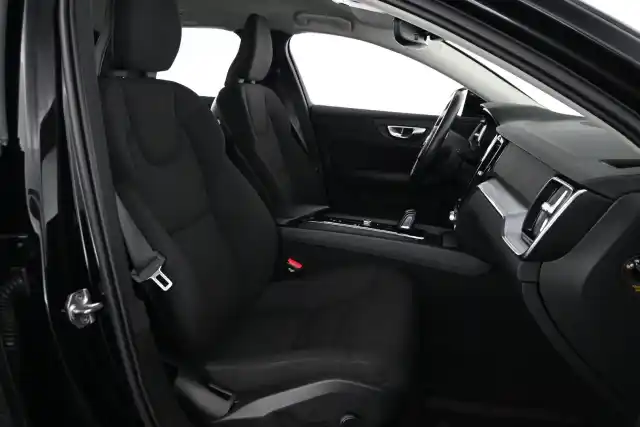 Musta Farmari, Volvo V60 – JMY-823