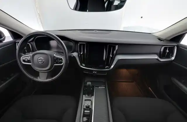 Musta Farmari, Volvo V60 – JMY-823
