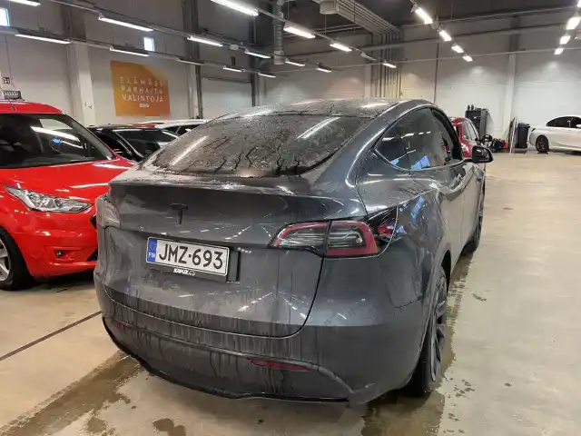 Harmaa Maastoauto, Tesla Model Y – JMZ-693