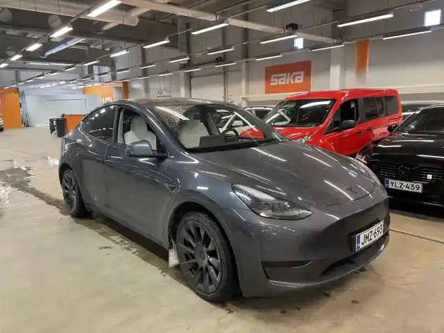 Harmaa Maastoauto, Tesla Model Y – JMZ-693