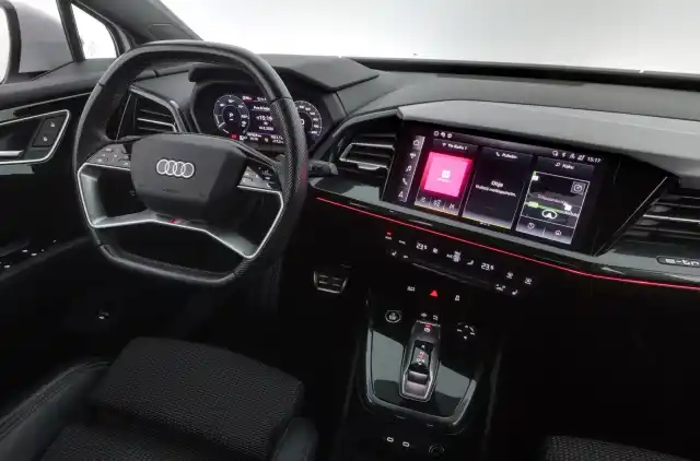 Valkoinen Maastoauto, Audi Q4 e-tron – JMZ-843
