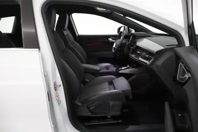 Valkoinen Maastoauto, Audi Q4 e-tron – JMZ-843