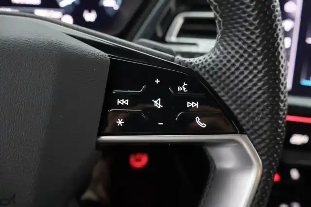 Valkoinen Maastoauto, Audi Q4 e-tron – JMZ-843