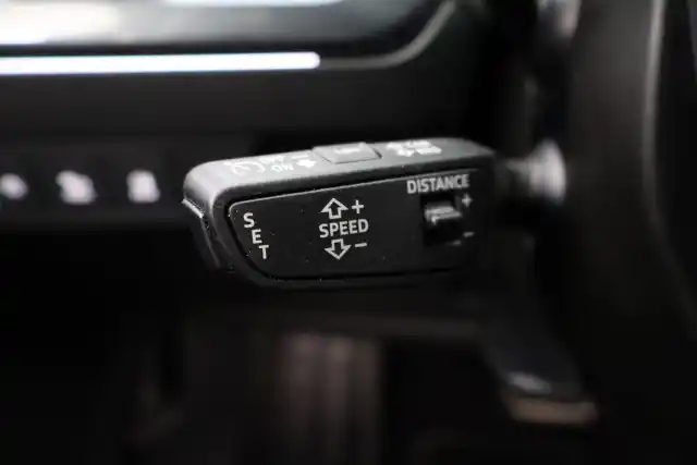 Valkoinen Maastoauto, Audi Q4 e-tron – JMZ-843