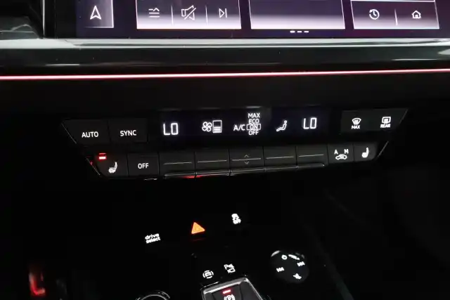 Valkoinen Maastoauto, Audi Q4 e-tron – JMZ-843