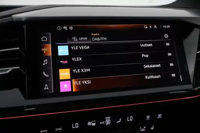Valkoinen Maastoauto, Audi Q4 e-tron – JMZ-843