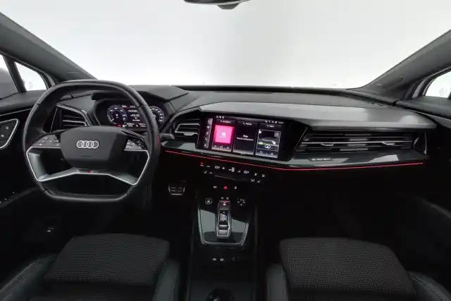 Valkoinen Maastoauto, Audi Q4 e-tron – JMZ-843