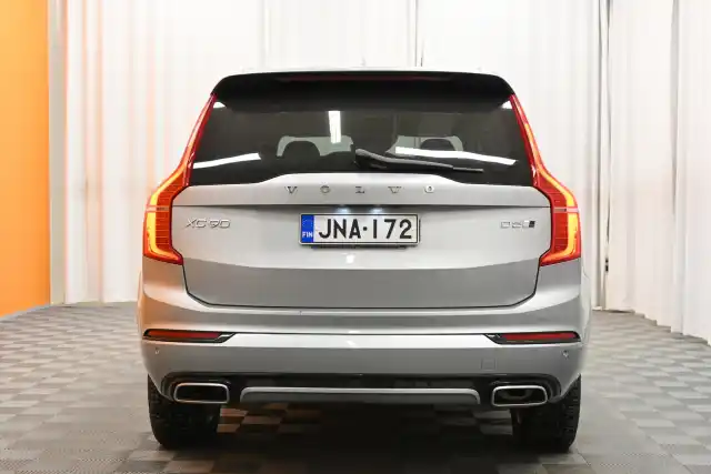 Harmaa Maastoauto, Volvo XC90 – JNA-172