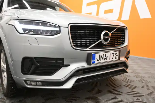 Harmaa Maastoauto, Volvo XC90 – JNA-172