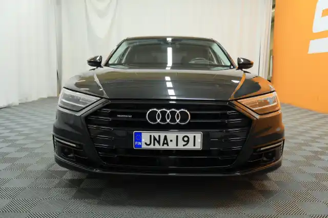 Musta Sedan, Audi A8 – JNA-191