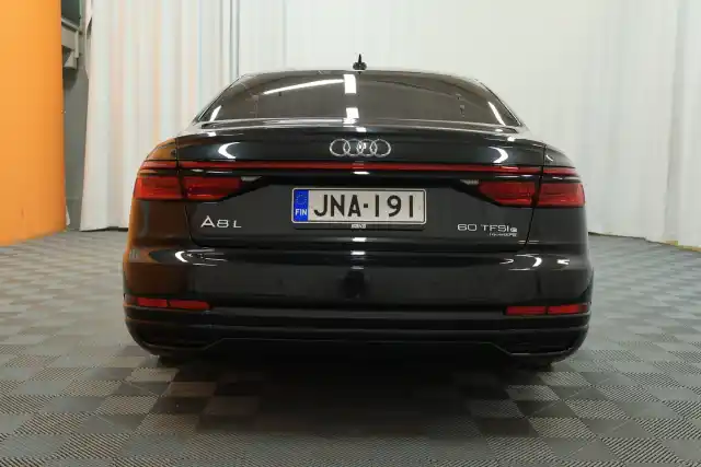 Musta Sedan, Audi A8 – JNA-191