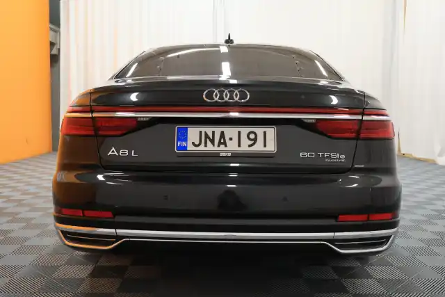 Musta Sedan, Audi A8 – JNA-191